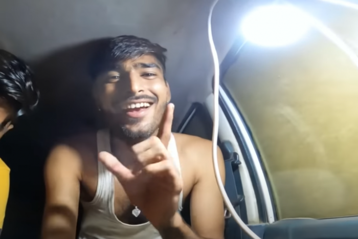 24 órát töltöttek önszántukból egy elásott autóban