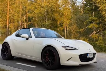 280 km/óránál csattant nagyot a széttuningolt Mazda