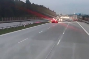 Egy gyors reflexen múlt élet és halál, szembejöttek az autópályán