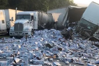 Elárasztotta a sör az autópályát Floridában