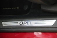 Ennyit tud ma egy földközeli Opel 78