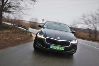 Inkább drágán vesz új autót a magyar, mint alapáron 22