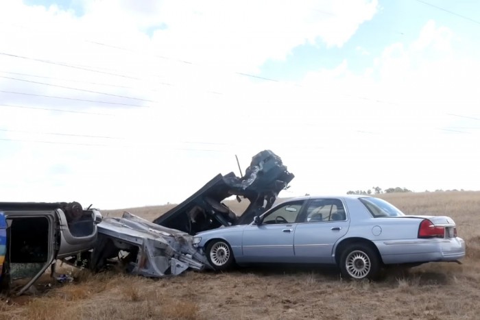 Autót törtek az iPhone-teszt kedvéért