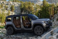 Tisztán elektromos modellekkel erősít a Jeep 20