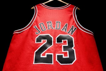 Rekordot döntött Michael Jordan sokat látott meze