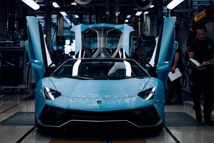 Búcsúzik a Lamborghini csúcsmodellje 6