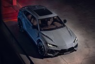 Erősebb, elegánsabb lett a Lamborghini Urus 25