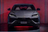 Erősebb, elegánsabb lett a Lamborghini Urus 27