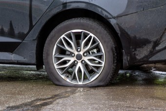 600 autóra csaptak le éjjel a 