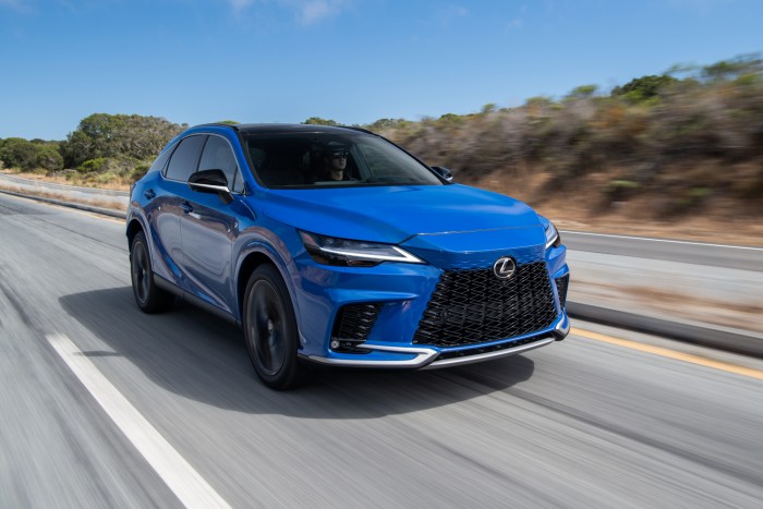 Egy hibrid SUV, amit jó vezetni – Itt az új Lexus RX 21 | Vezess Egy hibrid SUV, amit jó vezetni – Itt az új Lexus RX 21