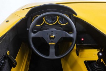 Bogarakkal teli széles vigyort ígér a vad és meztelen Mazda MX-5