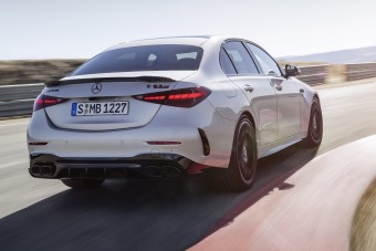 Versenyteljesítményt nyújt ez a Mercedes