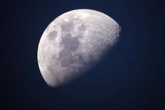 Érdekes felfedezést tettek kínai tudósok a Holdon