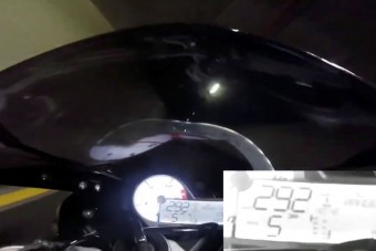 Börtönbe videózta magát a száguldó motoros
