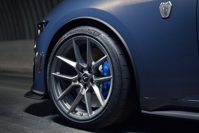 Sötét lóként tér vissza a versenypályára a Mustang 7