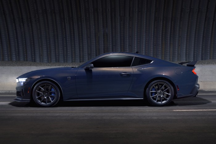 Sötét lóként tér vissza a versenypályára a Mustang 6