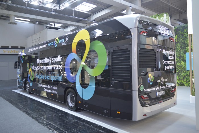 Tisztítja a levegőt a legújabb városi autóbusz 6 | Vezess Tisztítja a levegőt a legújabb városi autóbusz 6