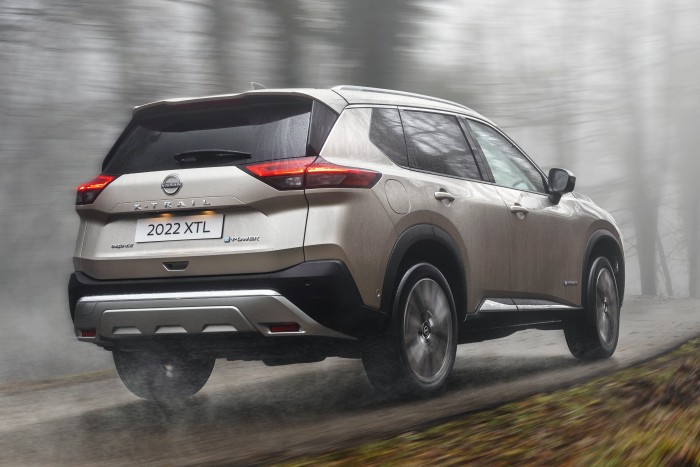 Lecserélte zászlóshajóját a Nissan 15