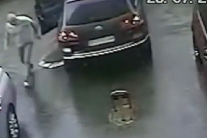 Mintha láthatatlan lett volna a privát parkolót védő acélszerkezet