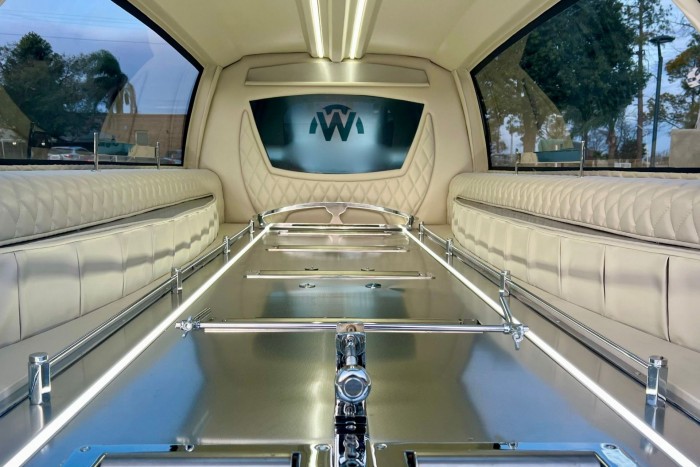 Szürreálisan megnyújtották ezt a Peugeot-t, mindenki messziről kerülné 7