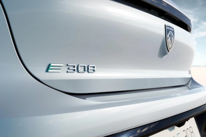 Új villanyautó a Peugeot-tól 6