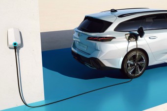 Új villanyautó a Peugeot-tól