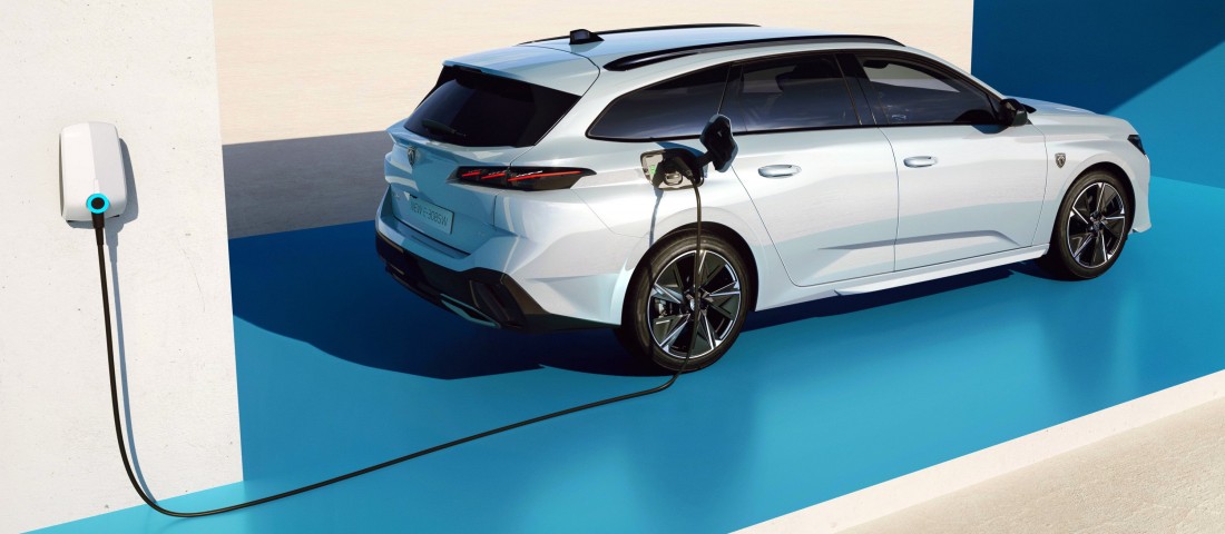 Új villanyautó a Peugeot-tól