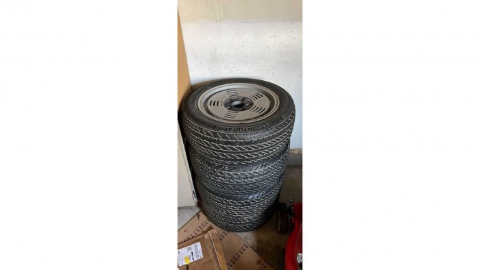 Mélyen a zsebébe kell nyúlnia annak, aki erre a legendás BMW felniszettre vágyik 3