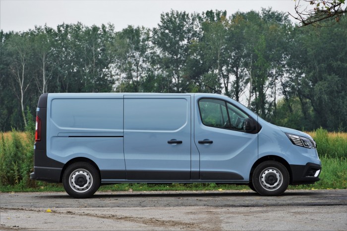 Ebben még tisztességes dízelmotor dolgozik – Renault Trafic 53 Ebben még tisztességes dízelmotor dolgozik – Renault Trafic 53