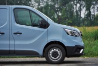 Ebben még tisztességes dízelmotor dolgozik – Renault Trafic 34