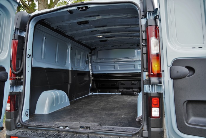 Ebben még tisztességes dízelmotor dolgozik – Renault Trafic 54 Ebben még tisztességes dízelmotor dolgozik – Renault Trafic 54