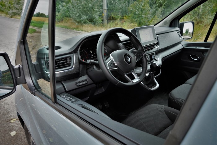 Ebben még tisztességes dízelmotor dolgozik – Renault Trafic 56 Ebben még tisztességes dízelmotor dolgozik – Renault Trafic 56
