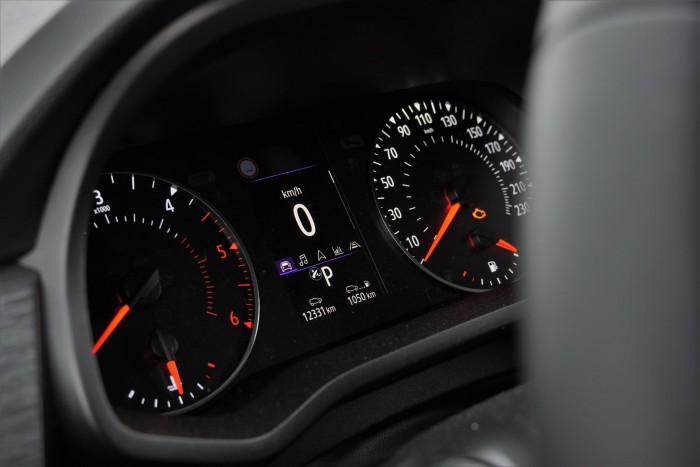 Ebben még tisztességes dízelmotor dolgozik – Renault Trafic 60 Ebben még tisztességes dízelmotor dolgozik – Renault Trafic 60