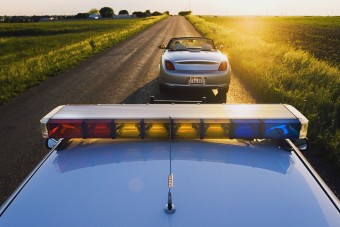 „Autósok, takarodjatok az utunkból!”