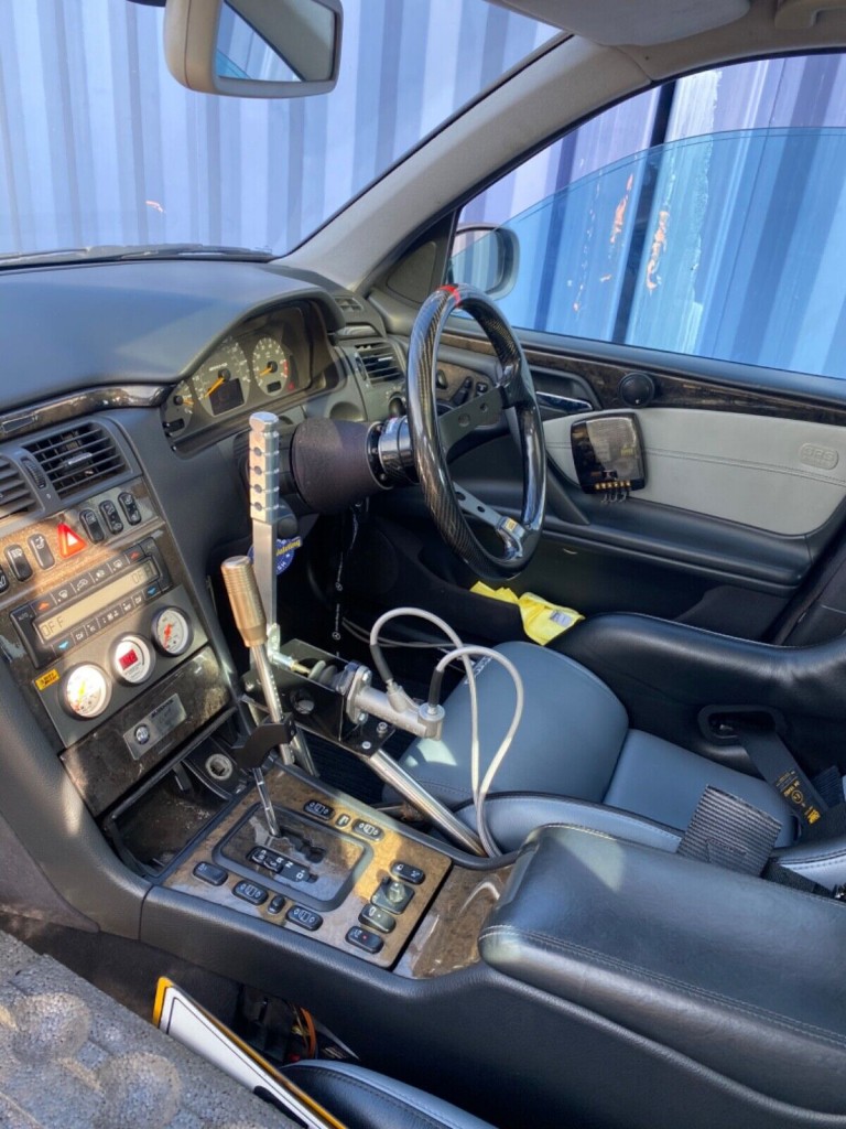 Váratlan meglepetés lapul ennek a Mercedesnek a farában 2