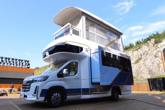 Káprázatos trükköt tud a 120 milliós lakóautó