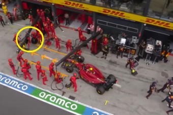 F1: Örülhet a Ferrari, hogy ennyivel megúszta a bokszutcai blamát