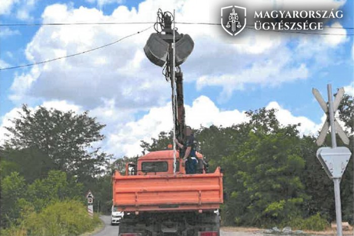 Nyitva felejtett daruval indult el Kecskeméten, börtönbüntetést kapott