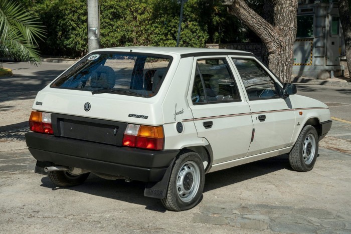 29 évig senki sem nyúlt ehhez a Skodához, most komoly pénzt érhet 6