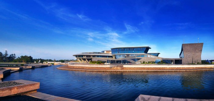 Egy vagyont költött irodájára a milliárdos filmrajongása miatt 2 | Vezess Egy vagyont költött irodájára a milliárdos filmrajongása miatt 2