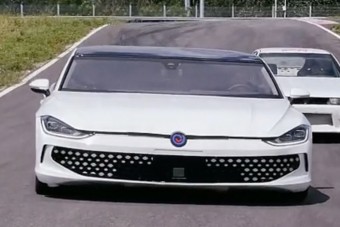 Őrület, de nem átverés ez a lapos tepsivé faragott Volkswagen