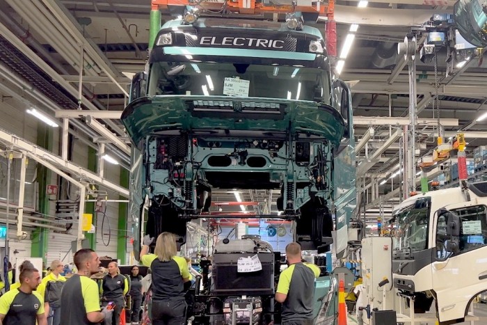 Elstartolt az elektromos Volvo nyergesek sorozatgyártása