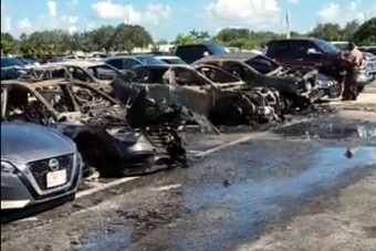 Nyolc autó égett ki a parkolói grillezésben