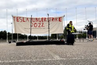 Egy napig sem tartott a teslás éhségsztrájk