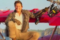 Szabadesésben kívánt kellemes ünnepeket Tom Cruise 1