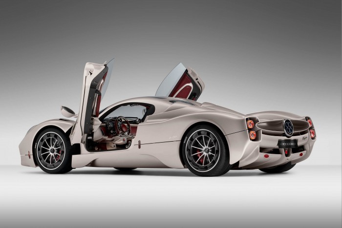 Itt az új Pagani: 860 lóerő, kézi váltó 13