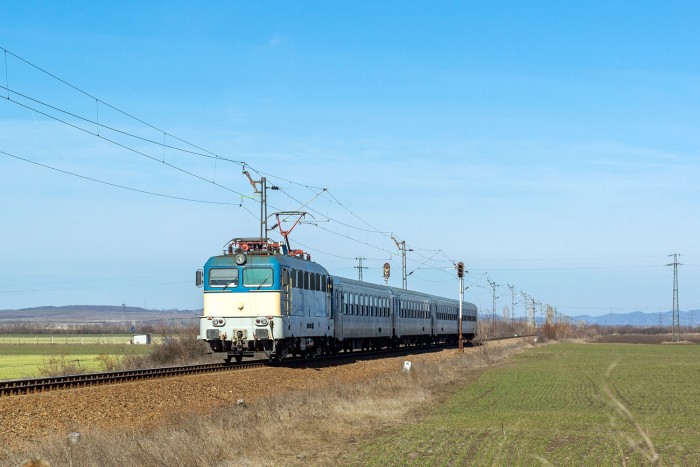 Vonat elé hajtott egy magyar buszsofőr, elítélték 5 | Vezess Vonat elé hajtott egy magyar buszsofőr, elítélték 5