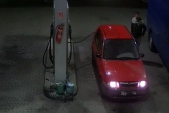 Jól megtankolta az autóját ez a férfi, most a rendőrség keresi