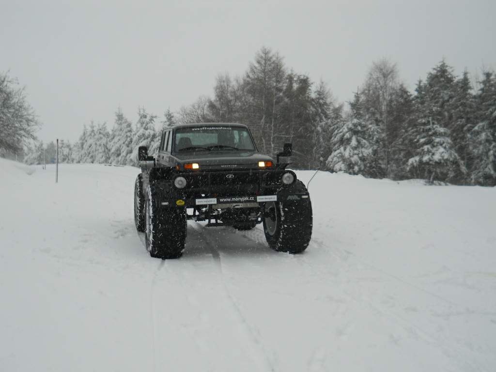 13 millióba kerül, 16 litert eszik ez a Lada Niva, cserébe átmegy tökön-babon 3