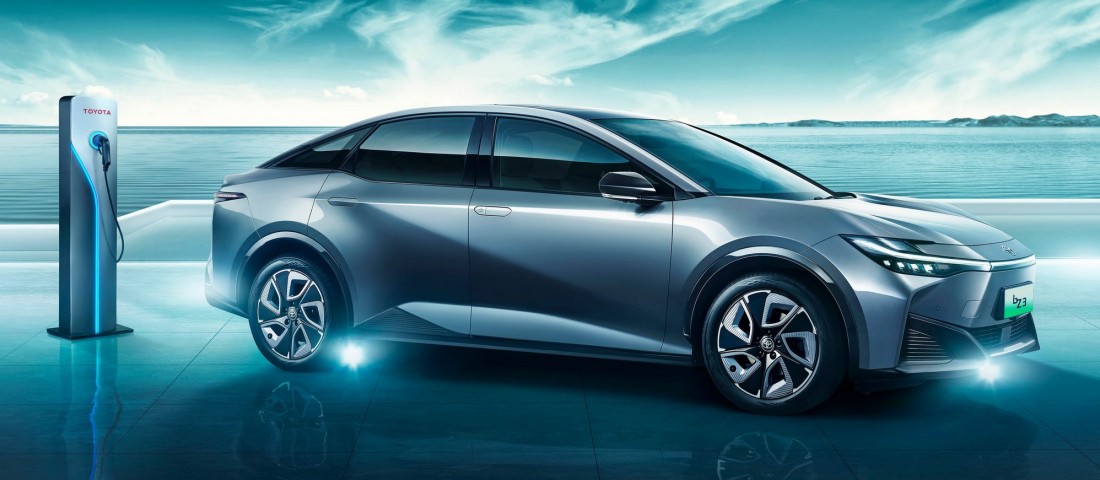 Házon belüli rekordot dönt a Toyota új szedánja